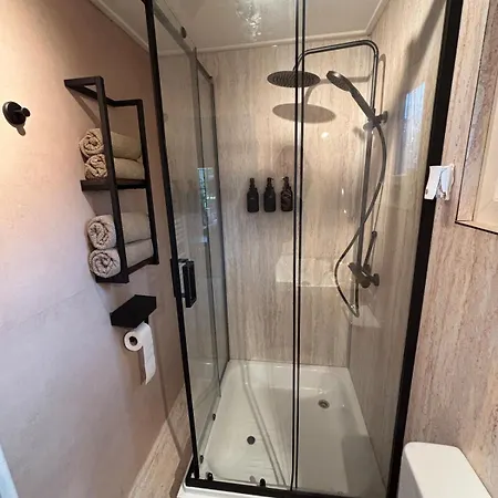 Chalet Sfeervol Ontspannen Op De Veluwe Met Privé Hottub - Boslodge By Cence